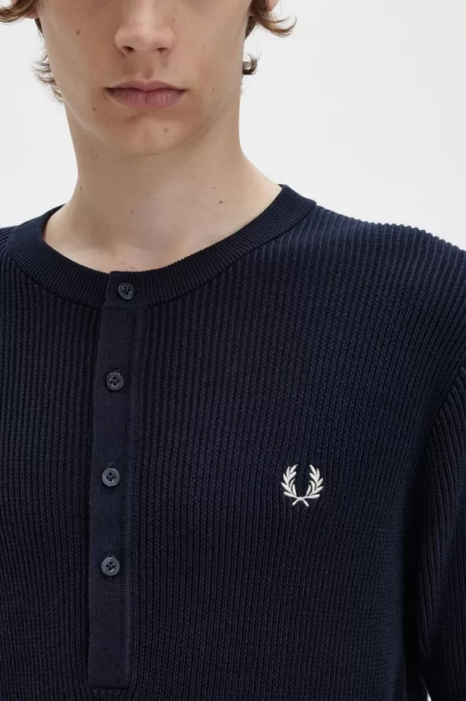 Geripptes gestricktes Herrenhemd von Fred Perry, Marineblau