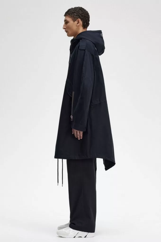 Herrenparka mit bedrucktem Aufnäher, Schwarz Herrenparka mit bedrucktem Aufnäher, Schwarz