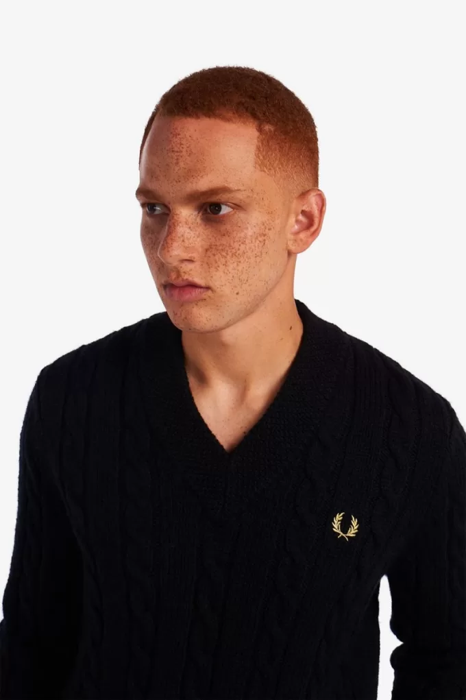 Herrenpullover mit Zopfmuster und V-Ausschnitt, Schwarz Herrenpullover mit Zopfmuster und V-Ausschnitt, Schwarz