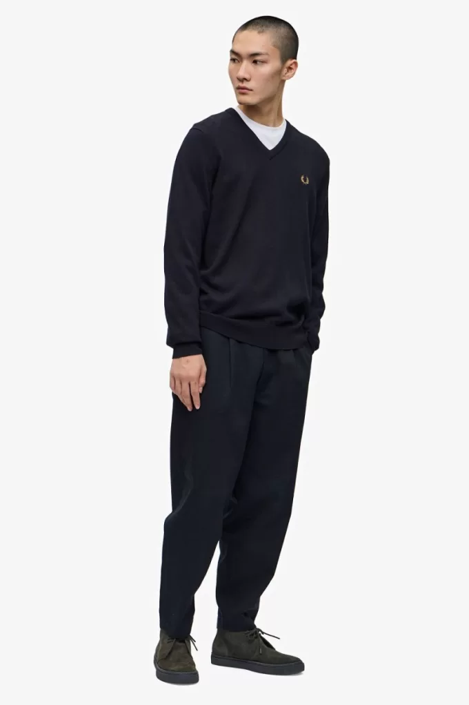 Klassischer Herrenpullover mit V-Ausschnitt, Marineblau