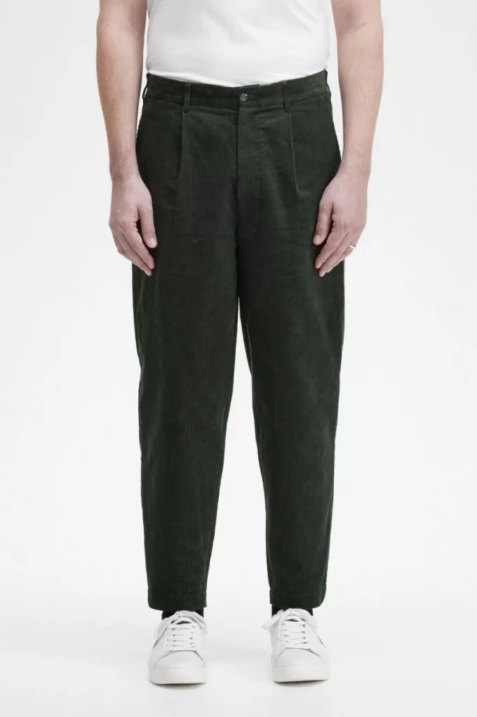 Waffle Cord Tapered Herrenhose Nachtgrün