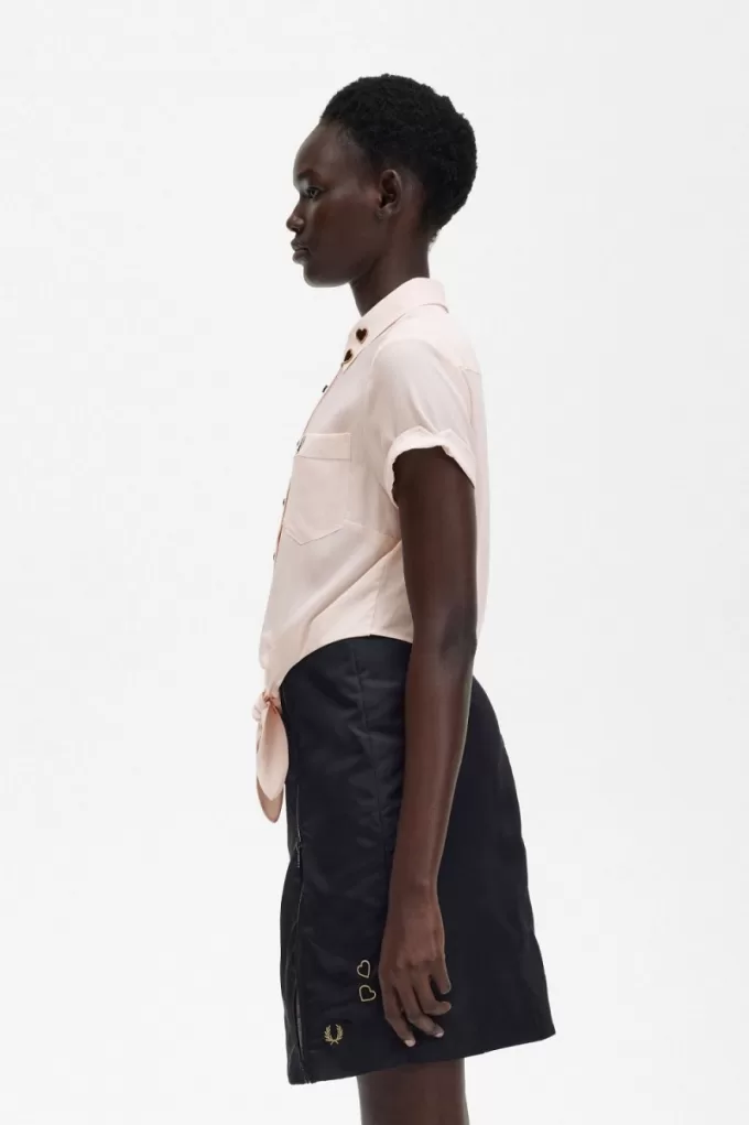 besticktes Damenhemd zum Binden vorne in Milchrosa